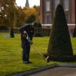 Jardinier et taille-bordure